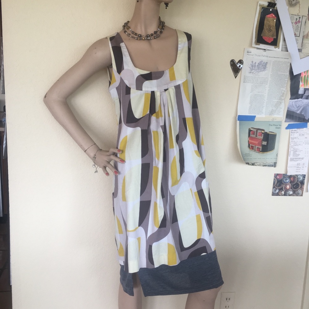 Summer fun shift w scoop neck.